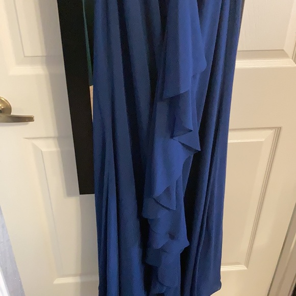 Gown - Picture 3 of 4